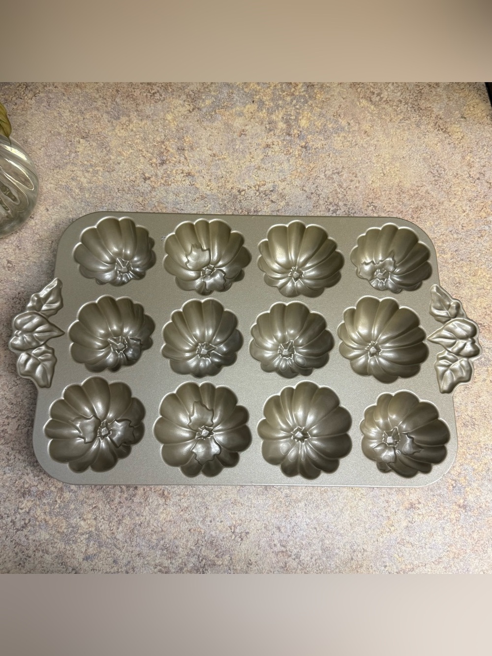 Nordic Ware Pumpkin Patch Cake Pan Mini Bundt Muffin 12 Well Cast Aluminum USA